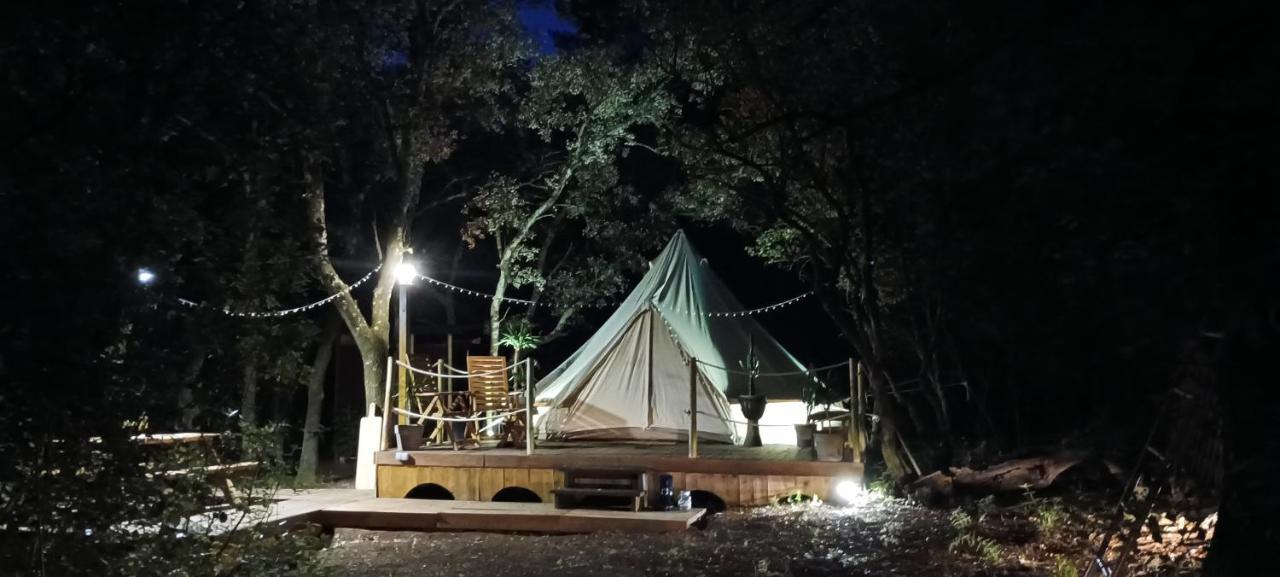 Evasion En Pleine Nature, Tipi Insolite Et Jacuzzi Au Pont Du Gard ! Vers Pont du Gard Exterior foto